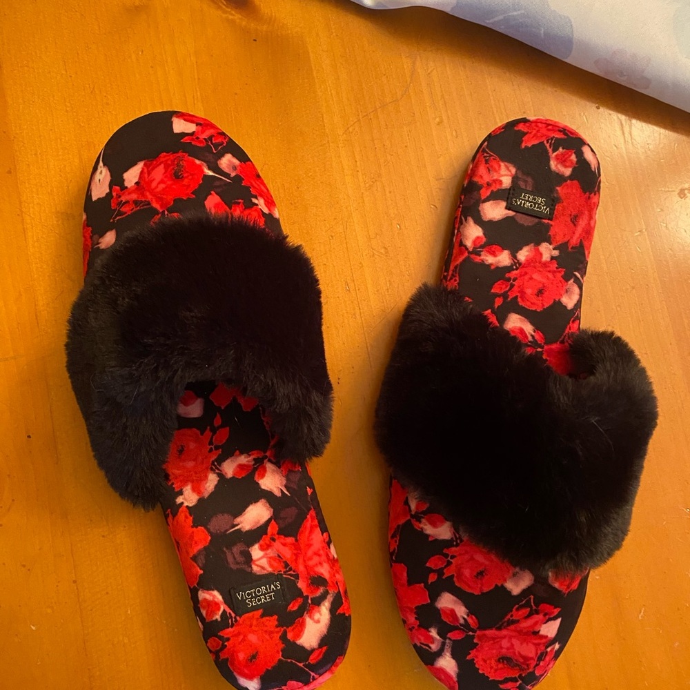 Victoria's Secret Floral Faux Fur Satin Slippers Size Large 9-10 - Picture 3 of 11